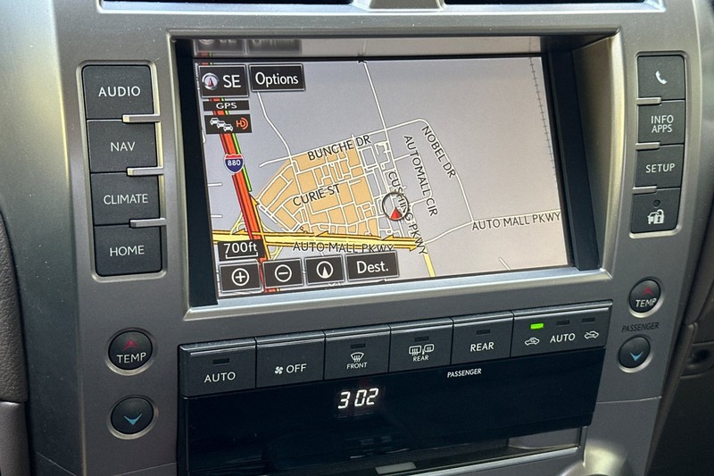 Lexus GX Vehicle Full-screen Gallery Image 20