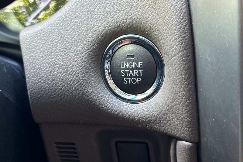 Lexus GX Vehicle Full-screen Gallery Image 24