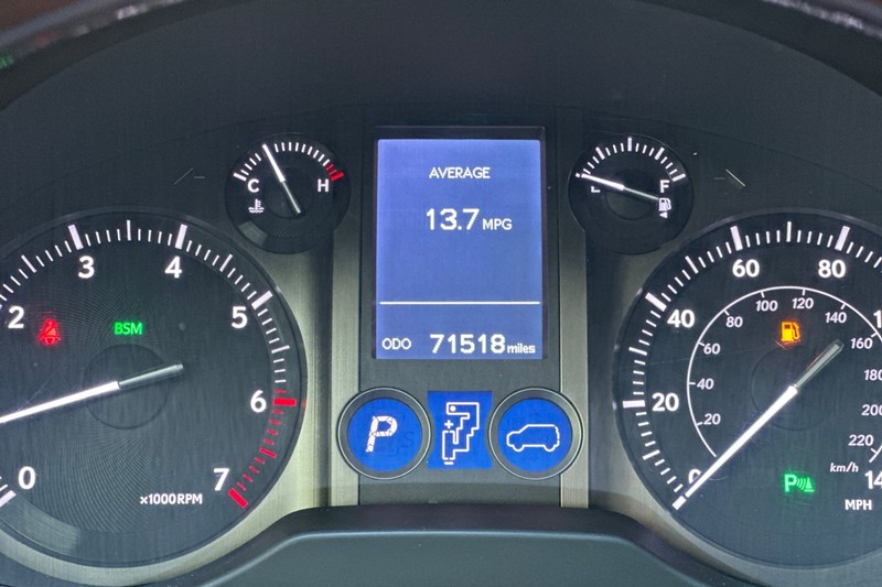 Lexus GX Vehicle Full-screen Gallery Image 27