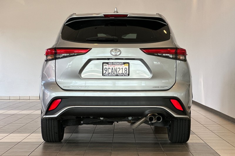 Toyota Highlander Vehicle Full-screen Gallery Image 05
