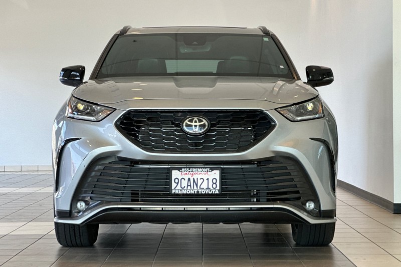 Toyota Highlander Vehicle Full-screen Gallery Image 09