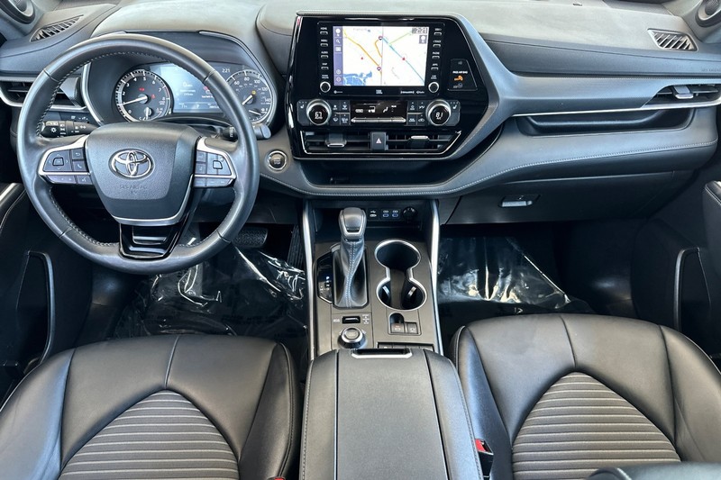 Toyota Highlander Vehicle Full-screen Gallery Image 13