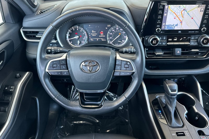 Toyota Highlander Vehicle Full-screen Gallery Image 14