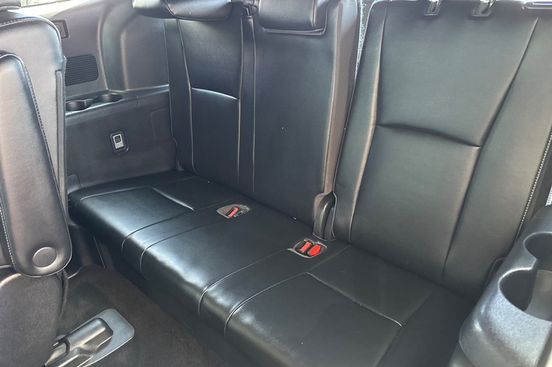 Toyota Highlander Vehicle Full-screen Gallery Image 15
