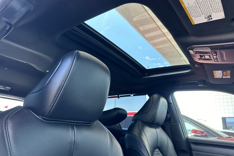 Toyota Highlander Vehicle Full-screen Gallery Image 18