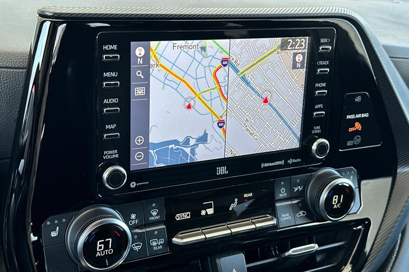 Toyota Highlander Vehicle Full-screen Gallery Image 20