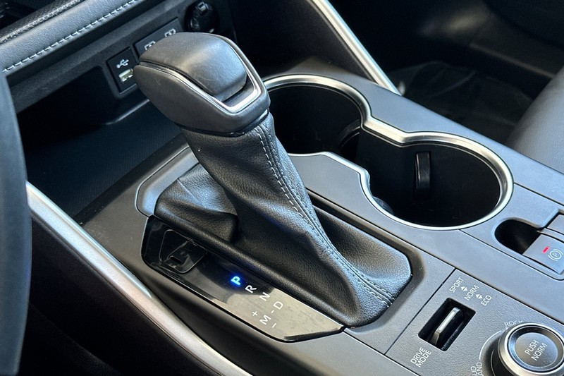 Toyota Highlander Vehicle Full-screen Gallery Image 23
