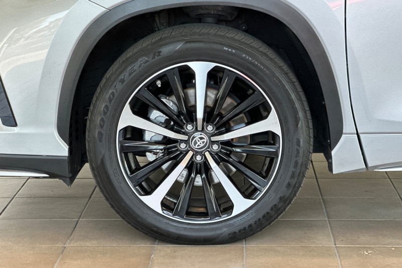 Toyota Highlander Vehicle Full-screen Gallery Image 28