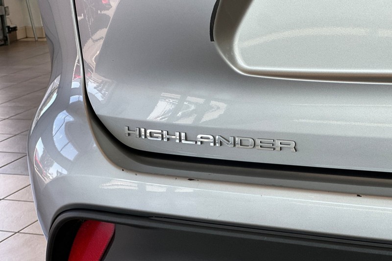 Toyota Highlander Vehicle Full-screen Gallery Image 29