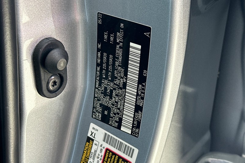 Toyota Highlander Vehicle Full-screen Gallery Image 31