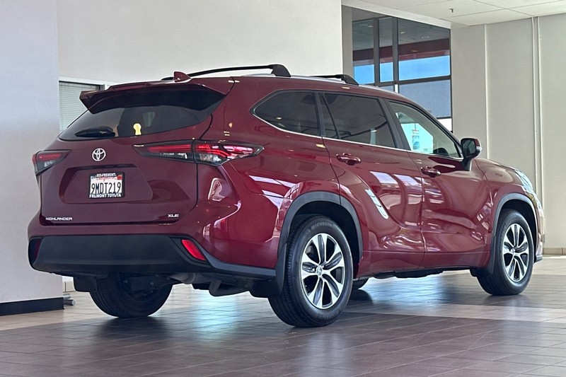 Toyota Highlander Vehicle Full-screen Gallery Image 04
