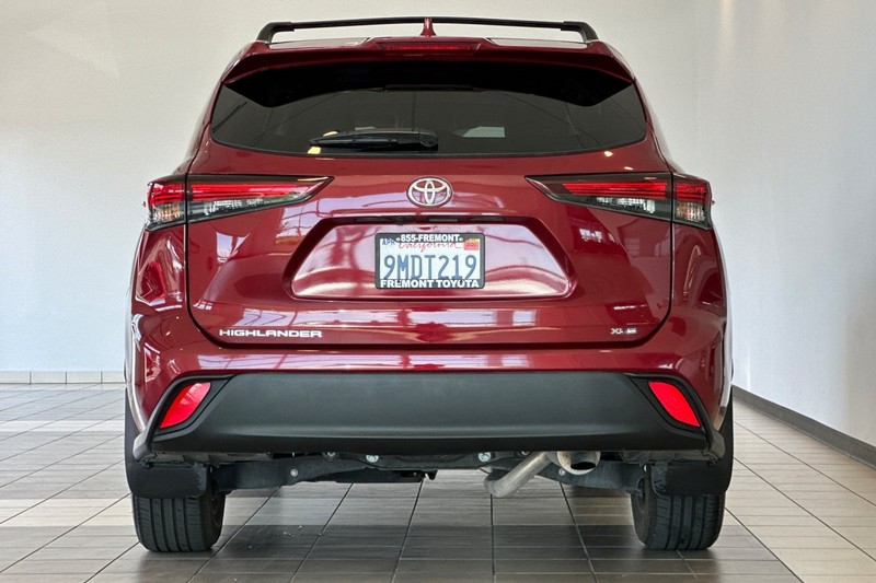 Toyota Highlander Vehicle Full-screen Gallery Image 05