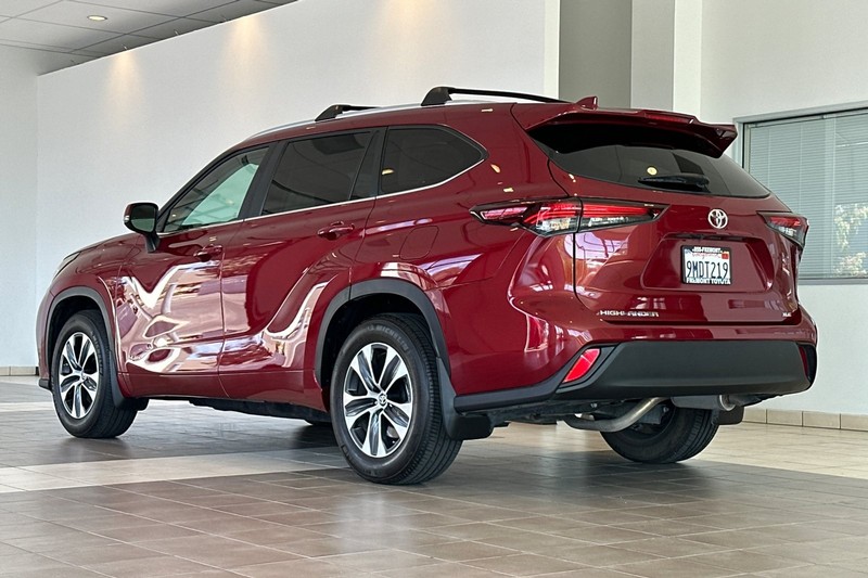 Toyota Highlander Vehicle Full-screen Gallery Image 06