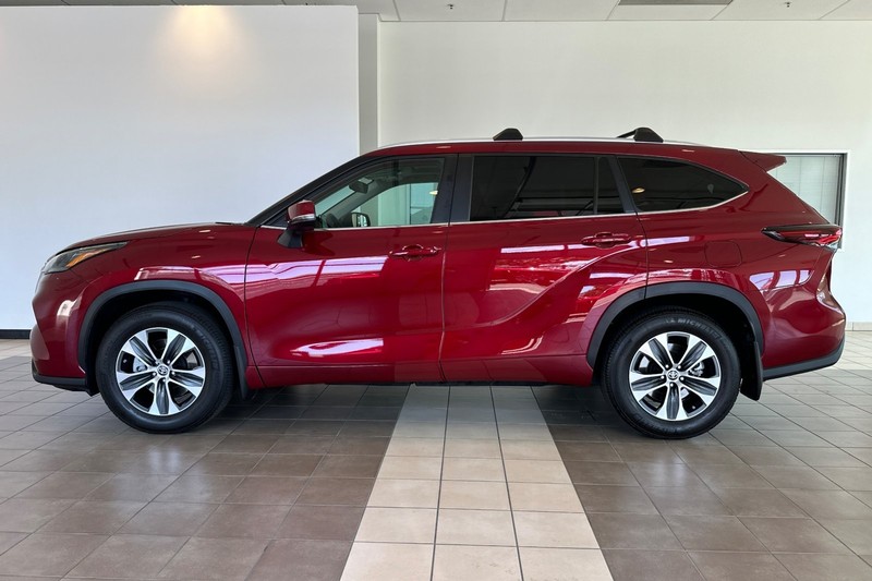 Toyota Highlander Vehicle Full-screen Gallery Image 07