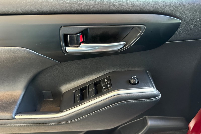 Toyota Highlander Vehicle Full-screen Gallery Image 11