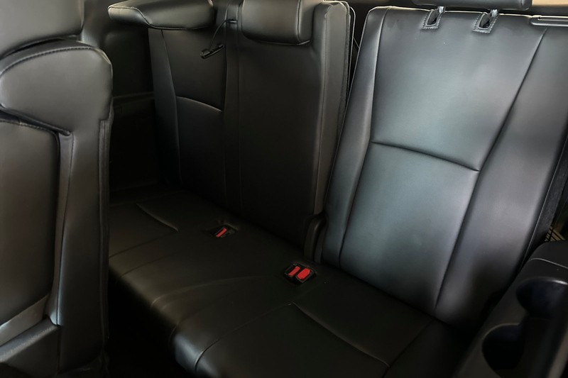 Toyota Highlander Vehicle Full-screen Gallery Image 15
