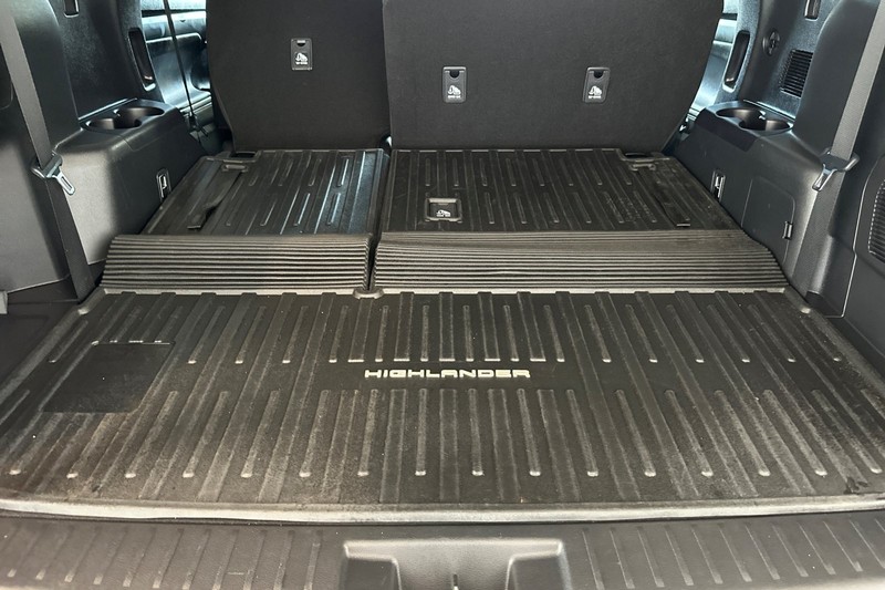 Toyota Highlander Vehicle Full-screen Gallery Image 16