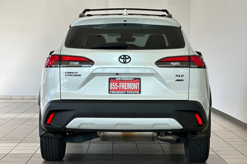 Toyota Corolla Cross Vehicle Full-screen Gallery Image 05