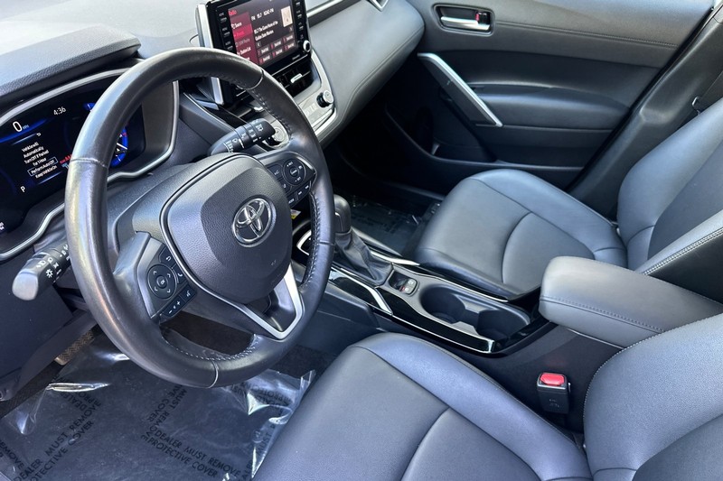 Toyota Corolla Cross Vehicle Full-screen Gallery Image 10