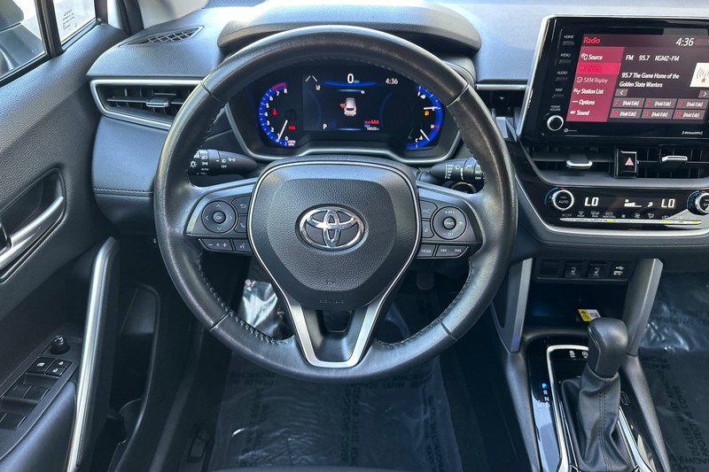 Toyota Corolla Cross Vehicle Full-screen Gallery Image 14