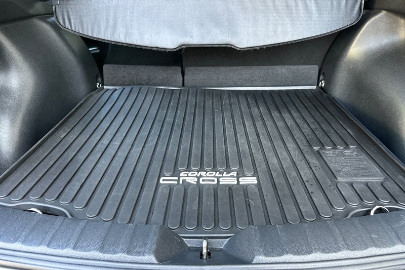 Toyota Corolla Cross Vehicle Full-screen Gallery Image 15