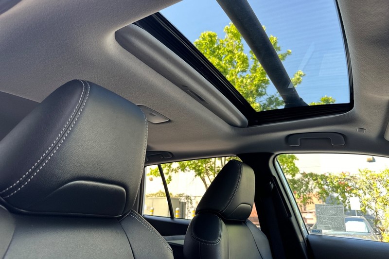 Toyota Corolla Cross Vehicle Full-screen Gallery Image 17