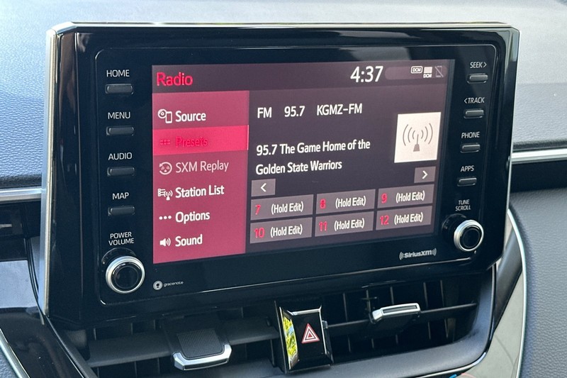 Toyota Corolla Cross Vehicle Full-screen Gallery Image 18