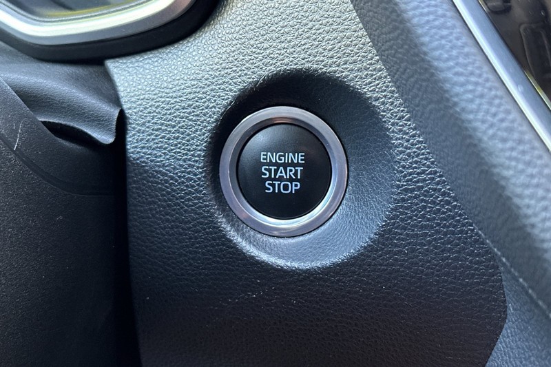 Toyota Corolla Cross Vehicle Full-screen Gallery Image 22