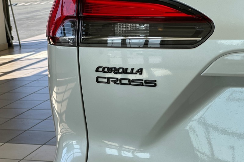 Toyota Corolla Cross Vehicle Full-screen Gallery Image 27