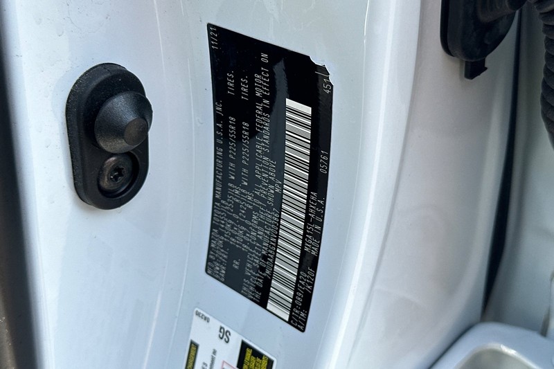 Toyota Corolla Cross Vehicle Full-screen Gallery Image 30