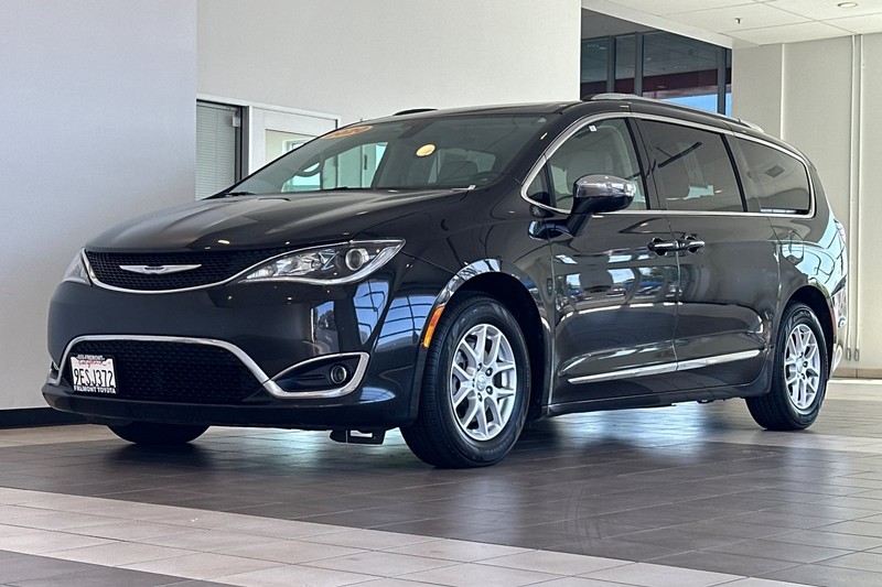 Chrysler Pacifica Vehicle Full-screen Gallery Image 08