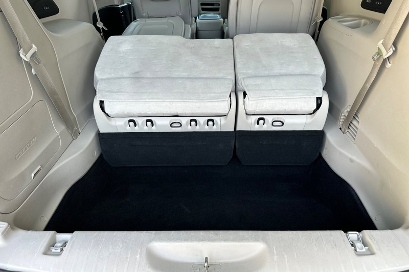 Chrysler Pacifica Vehicle Full-screen Gallery Image 16