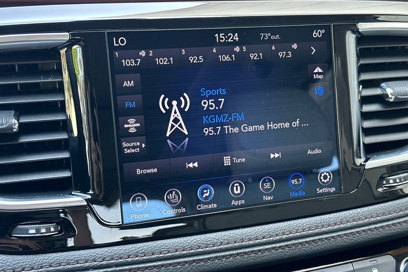 Chrysler Pacifica Vehicle Full-screen Gallery Image 19