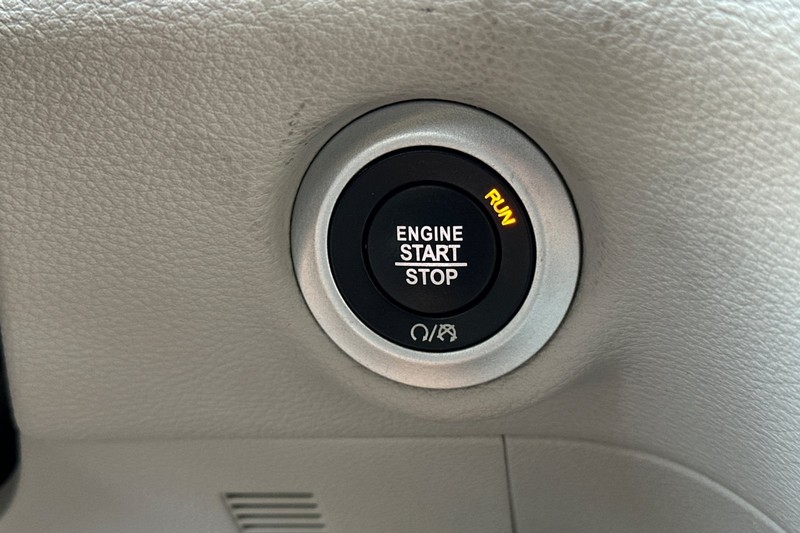 Chrysler Pacifica Vehicle Full-screen Gallery Image 24