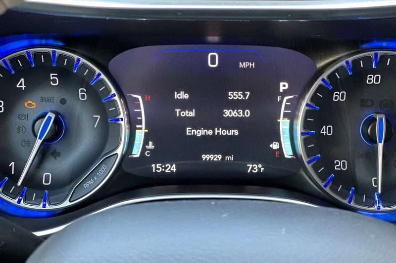 Chrysler Pacifica Vehicle Full-screen Gallery Image 27
