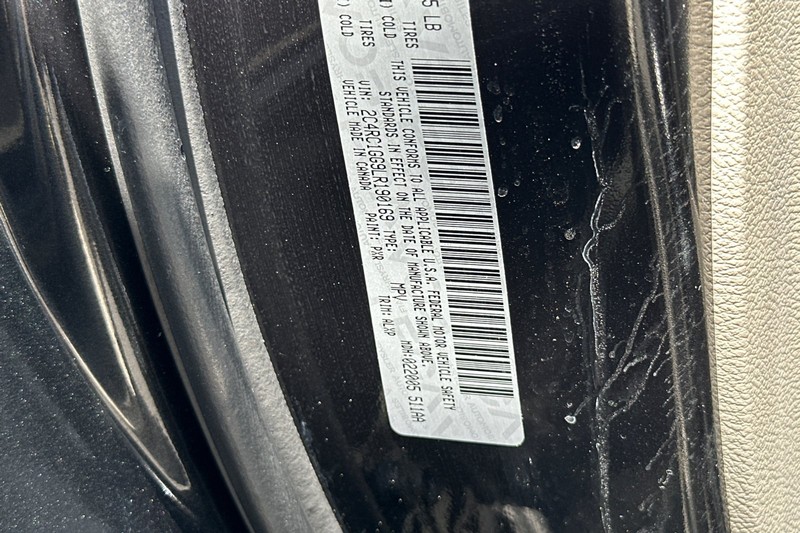 Chrysler Pacifica Vehicle Full-screen Gallery Image 30