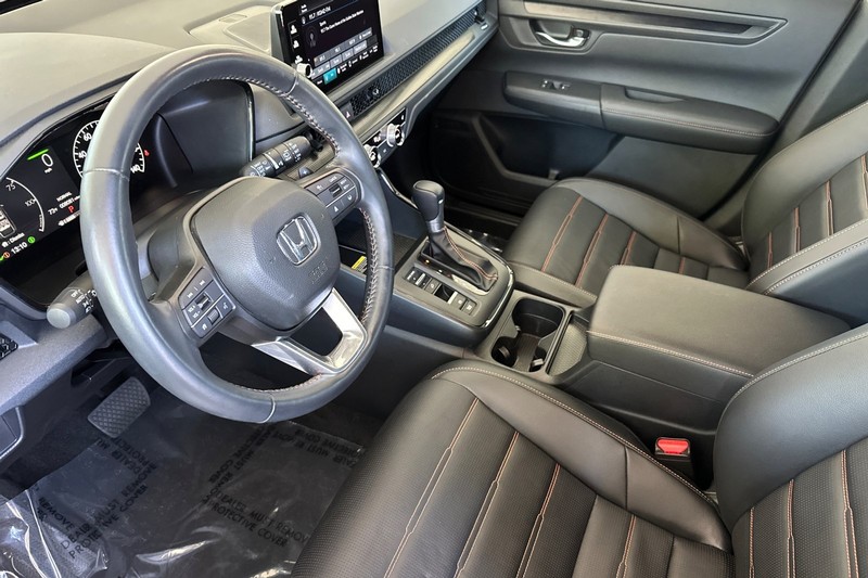 Honda CR-V Hybrid Vehicle Full-screen Gallery Image 10