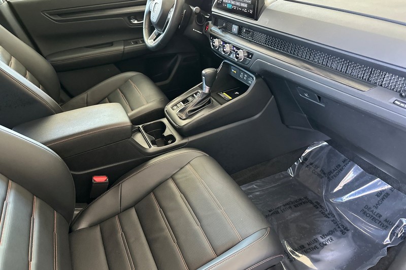 Honda CR-V Hybrid Vehicle Full-screen Gallery Image 16