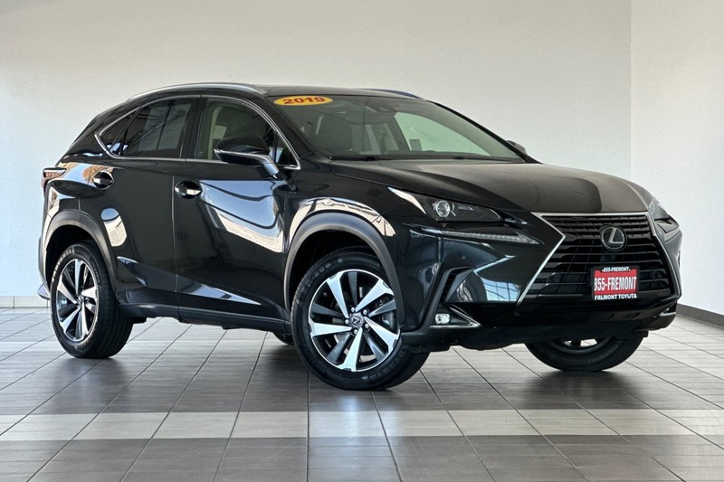 Lexus NX Vehicle Full-screen Gallery Image 02