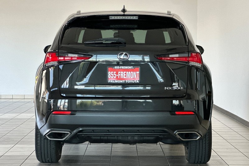 Lexus NX Vehicle Full-screen Gallery Image 05