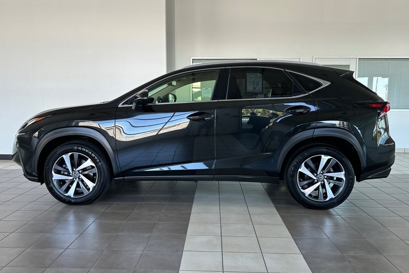 Lexus NX Vehicle Full-screen Gallery Image 07