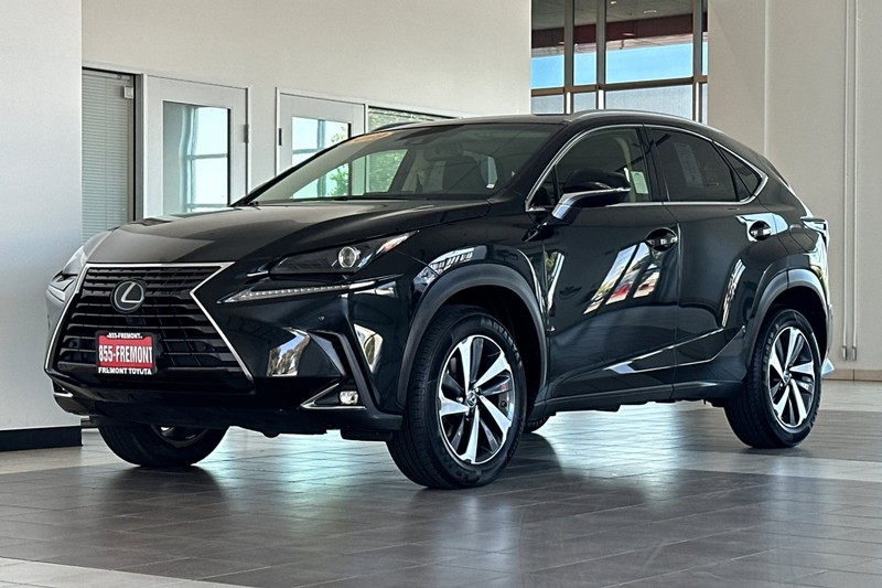 Lexus NX Vehicle Full-screen Gallery Image 08