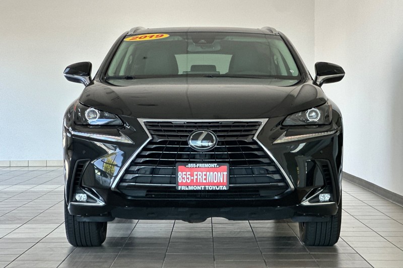 Lexus NX Vehicle Full-screen Gallery Image 09
