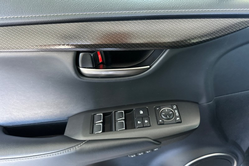 Lexus NX Vehicle Full-screen Gallery Image 11