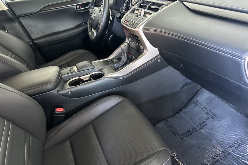 Lexus NX Vehicle Full-screen Gallery Image 16