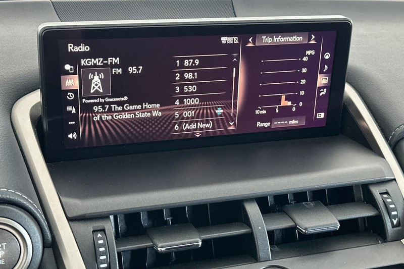 Lexus NX Vehicle Full-screen Gallery Image 18