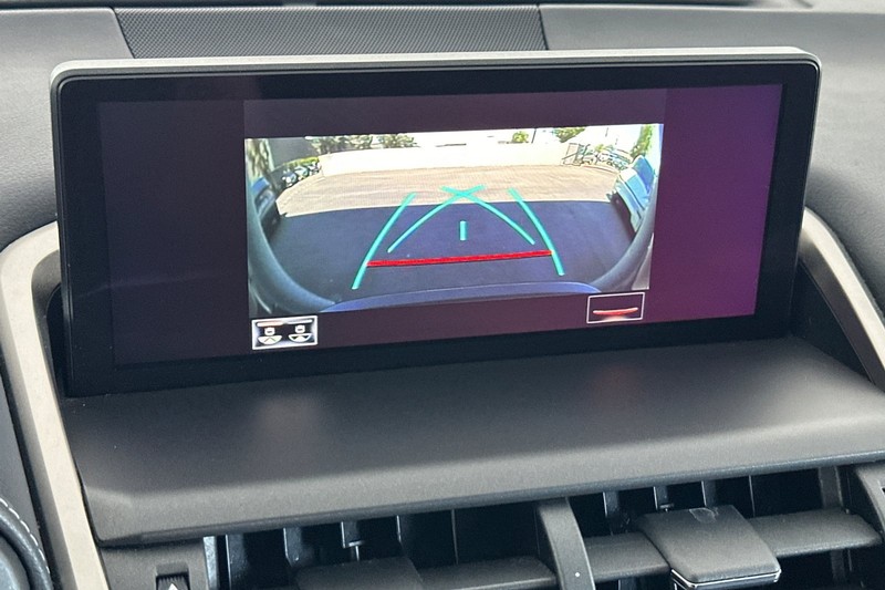 Lexus NX Vehicle Full-screen Gallery Image 20