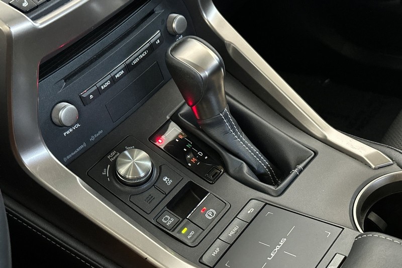 Lexus NX Vehicle Full-screen Gallery Image 22