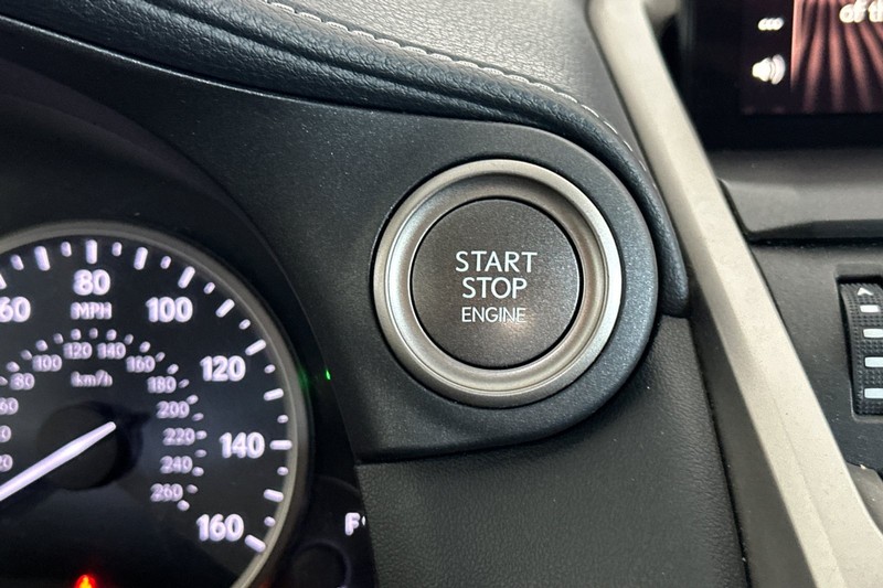 Lexus NX Vehicle Full-screen Gallery Image 23