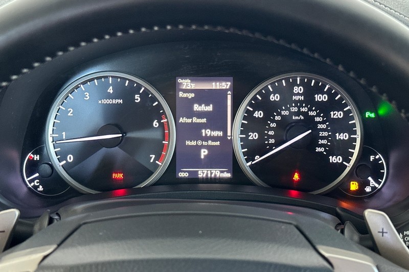Lexus NX Vehicle Full-screen Gallery Image 25